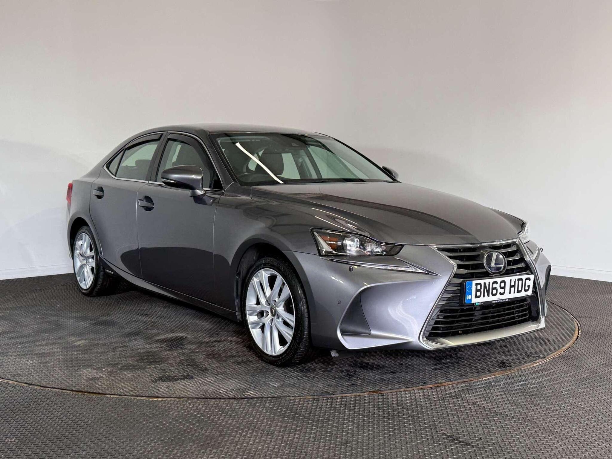 Lexus IS